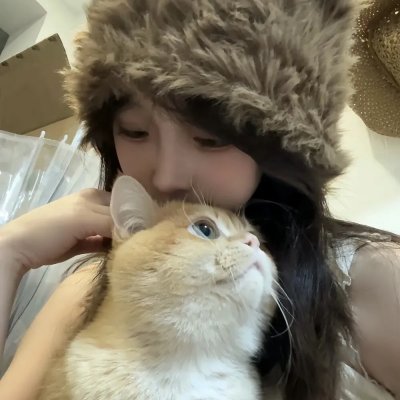 她